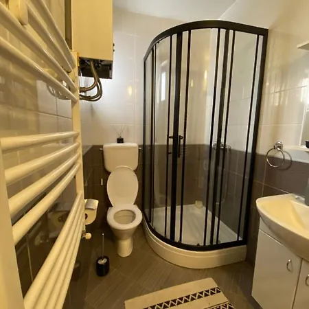 Book Apartment *